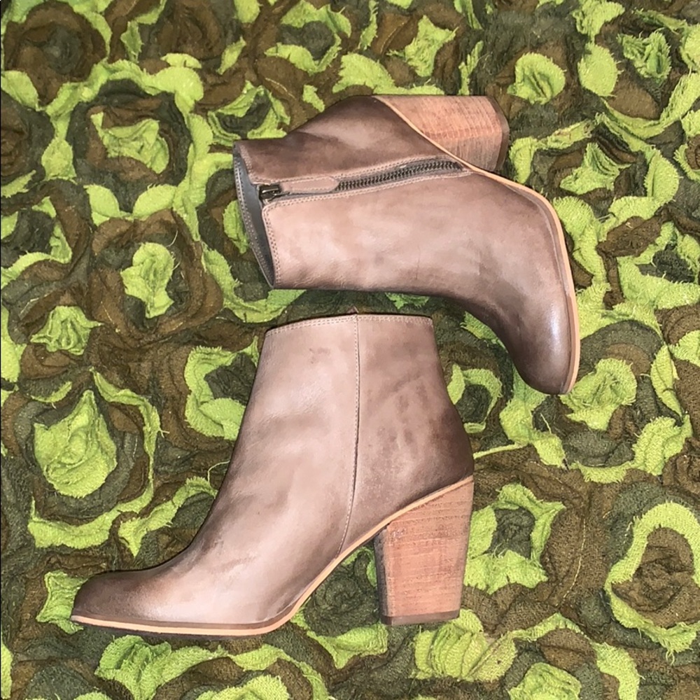 BP Tan Leather Booties, SIZE 8, Like new
